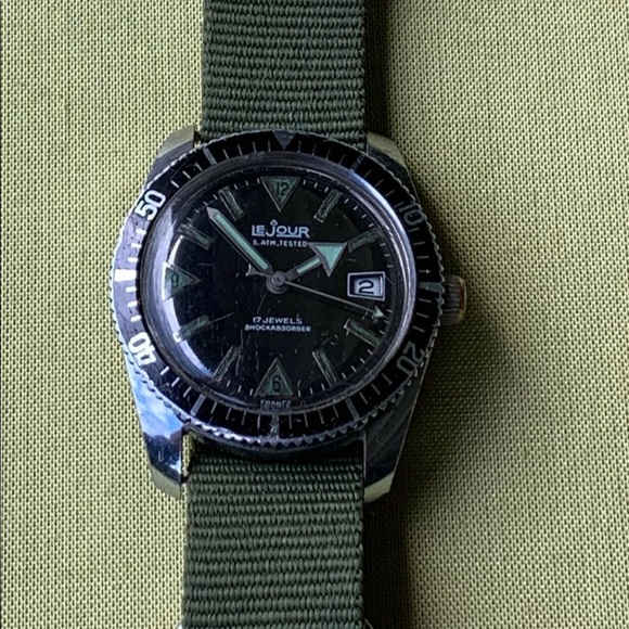 Le Jour Vintage Swiss Skin Dive Watch * Winds, Sets & Runs * ~35-36mm - Picture 1 of 5